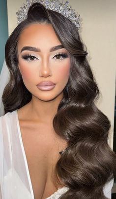 Glam Hair And Makeup Ideas, Side Style Wedding Hair, Classy Bridal Hairstyles, Glam Bridal Hair Down, Bride Hair Crown, Wedding Hairstyles Plus Size Bride, Wedding Hairstyles For Long Hair With Crown, Bridal Hair And Veil