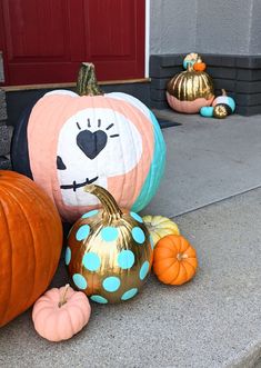 some pumpkins are sitting on the front steps