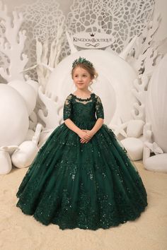 Vestido de niña de flores formal de encaje verde esmeralda | Etsy España Princess Frocks, Green Flower Girl Dresses, Girl Green Dress, Girls Ball Gown, Gaun Fashion, Kids Frocks Design, Kids Dress Patterns, Girls Frock Design, Girl Dress Patterns