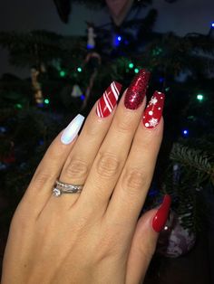 Nail Christmas, Candy Cane Nails, Red Christmas Nails, Christmas Nails Easy, Cute Christmas Nails, Holiday Nail, Nail Candy