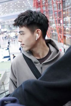 Taper Undercut Men, Low Taper Fade Haircut Asian Men, China Hairstyle Men, Silver Fringe Haircut Men, Short Mens Haircut Korean, Men Hairstyle Short Asian, Asian Men’s Short Haircut, Hair Undercut Man, Asian Man Haircut Short