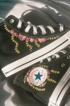 Converse Embroidery Ideas Black, Converse Aesthetic Embroidery, Embroidered Converse High Tops Black, Embroidered Black Converse, Black Converse Embroidery, Embroidery Shoes Diy, Diy Converse, Shoe Embroidery, Personalized Converse