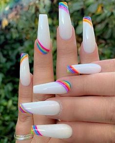 Más Ideas de uñas decoradas en nuestro blog Trucos Trucos. #Uñas #Nails #Diseñosdeuñas Pedicure Designs, Cute Acrylic Nail Designs, Unique Acrylic Nails, Nail Swag, Summer Acrylic Nails, Rainbow Nails, Acrylic Nail Art, Acrylic Nails Coffin, Coffin Nails Designs