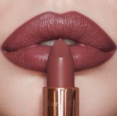 Pillow Talk Intense Matte Make Up, Burgundy Makeup, Pillow Talk Lipstick, Fall Lipstick, Peekaboo Highlights, Perfect Lipstick, Lipstick Kit, Kim K Style, Rose Lipstick