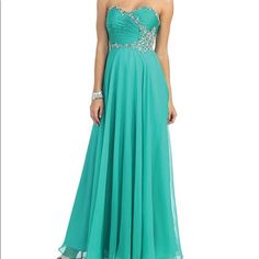 Beautiful Sage Chiffon Gown $ Shawl Women Dress Size 4 54” Long From Center Back Neckline To Hem Cold Shoulder Gown, Strapless Chiffon Dress, May Queen, Queen Dresses, Sweetheart Prom Dress, Strapless Gown, Chiffon Gown, Chiffon Prom Dress, Mom Dress