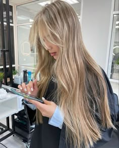 Luxurious Blonde Hair, Cold Toned Blonde Hair, Lighter Hair Color Ideas, Blondeish Brown Hair Color, French Blonde Hair, Streaky Blonde Highlights, Blonde Long Shag, Bronde Balayage With Money Piece, Dark Dirty Blonde