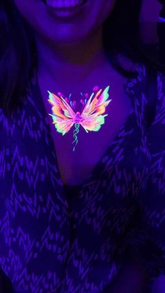 Pintura Facial Neon, Glow Tattoo, Heart With Wings Tattoo, Bright Colors Art, Uv Tattoo