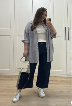 Over Size Style Outfit, Wide Leg Cropped Jeans Outfit Plus Size, Casual Outfits Big Size, T Shirt Plus Size Outfit, Oversize Striped Shirt Outfits, Oversized Shirt Plus Size Outfit, How To Style Oversized Shirt Plus Size, Plus Size Striped Shirt Outfit