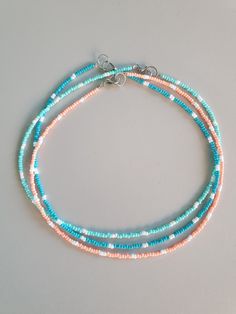 Seed Bead Jewelry Beachy, Seed Bead Inspo Aesthetic, Beaded Necklace Inspo Summer, Preppy Seed Bead Jewelry, Bracelet Beaded Ideas, Seed Bead Bracelet Ideas Aesthetic, Summer Beaded Necklace Aesthetic, Aesthetic Seed Bead Jewelry, Seed Bead Necklace Ideas Summer