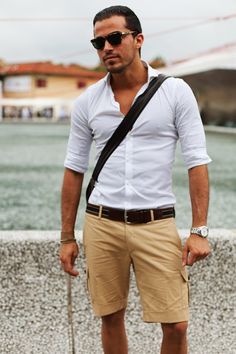 Lean men only.... but oh so HOT European Mens Fashion, The Sartorialist, Preppy Summer Outfits, Mens Fashion Smart, Italian Men, Warm Weather Outfits, Mode Casual, White Long Sleeve Shirt