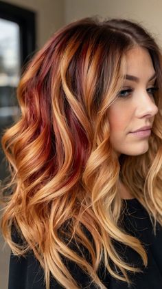 Face-Framing Highlights for Blondes with Copper Streaks Fall Hair With Red Highlights, November Hair Color Ideas, Blonde Autumn Hair, Autumn Hair Color Blonde Highlights, Copper And Blonde Balayage Brunette, Dark Red And Blonde Hair, Fall Copper Hair, Copper And Blonde Balayage, Copper Streaks