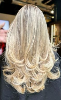 Blond Hair With Layers And Curtain Bangs, Bouncy Layers With Curtain Bangs, Blonde Long Haircuts, Long Blonde Hair With Layers Wavy, Face Framing Layers Thick Wavy Hair, Long Rounded Layers With Face Framing, Blond Hair With Layers, Long Layered Cut With Bangs, Blonde Medium Length Hair With Layers