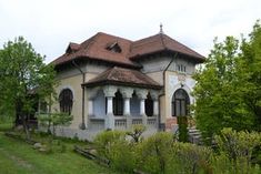 an old style house in the middle of some trees