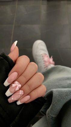 Nails Design With Bows, Nails With A Bow Design, Nail Designs Pink Almond, Pink Almond Nails Design, Pink Bow Nails, Nail Designs Pink, Pink Almond Nails, Bow Nail Designs, Quartz Nails