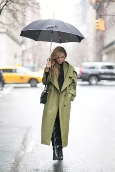 Hijab Fashion Casual Muslim Outfit Ideas, Rainy Outfit, Mantel Outfit, Muslim Outfit, Outfit Chic, Moda Chic, Outfit Trends