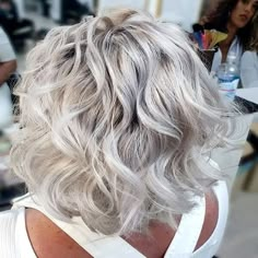 Personality Pictures, Grey Pixie Hair, Lavender Grey Hair, Hair Color Ideas For 2023, Silver Hair Color Ideas, Silver Hairstyles, Silver Hair Highlights, Silver White Hair, Long And Short Hair