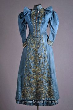 Peacock blue silk ottoman dress, 1897. Centraal Museum via Europeana Fashion Ottoman Clothing, 1890 Fashion, Belle Epoque Fashion, 1899 Fashion, 1900 Fashion, 1890s Fashion