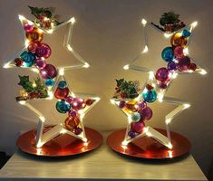 two star shaped christmas lights on top of red plates with ornaments in the shape of stars