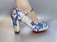 🌸 Inspired by Blue & White china/porcelain 🌸 Elegant Leaves & Branches Pattern Design 🌸 Shoes in Photos: 🍀 Black/Ivory/White Satin Upper (can change to any other-colored satin for free) 🍀 Dark & Light Blue Combined Lace Applique 🍀 Heel height 7cm (approximately 2.8 inches) 🍀 Mary Jane Closed Toe 🍀 Block heels 🍀 Ankle strap can be removed upon request 🌸 Size Guide: 🍀 True to size (European size) 🍀 All shoes are made in standard width. 🍀 We are based in the US, but our shoes are made in European size, below is the conversion chart, please kindly be aware that not every European size can be exclusively converted to one US size, so please use the chart for reference only. US 5-5.5 = UK 3-3.5 = EURO 35 = 228.8mm US 5.5-6 = UK 3.5-4 = EURO36 = 235.4mm US 6.5-7 = UK 4.5-5 = EURO 37 = Blue And White Heels, Bridal Block Heels, Alternative Wedding Shoes, Closed Toe Block Heels, Dream Wedding Shoes, Off White Wedding, Blue White China, Heels Blue, White Wedding Shoes