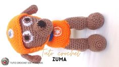 a crocheted stuffed animal laying on top of a white door frame with the words tutto crochet zuma written below it