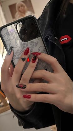 Red Black Star Nails, Red And Black Nail Ideas Simple, Black Red Heart Nails, Black And Red Short Nails Ideas, Red And Black Nails Acrylic Short, Red Nails Black Star, Red Alt Nails, Black Red Nails Ideas, Dark Red Nails With Stars