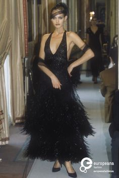 Chanel Haute Couture - fall 1996 Chanel 1996, Vintage Haute Couture, Amber Valletta, 90s Runway Fashion, Art Outfit, Chanel Haute Couture, Claudia Schiffer