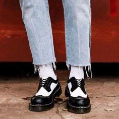 Platform Outfits, Brogues Outfit, Martens Style, Mary Jane Platform Shoes, Black And White Style, Unisex Shoes, Shoe Obsession, Dream Shoes