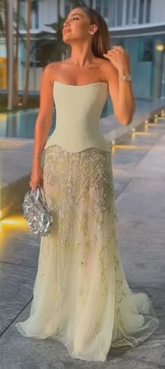 Classy Red Carpet Looks, Simple Elegant Wedding Guest Dress, Chanel Evening Gown, Evening Wear For Women Classy, Elegant Dresses Classy Rich, V Neck Dress Hairstyles, Katb Ketab Dresses, Bridgerton Dresses Inspired, Wedding Guest Dress Classy