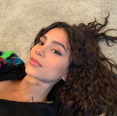 Pinterest: SallyXO Vinnie Hacker, Curly Girl, Pretty Makeup, Aesthetic Hair, Pretty Face, Aesthetic Girl, Hair Looks, Hair Goals, Pretty Woman