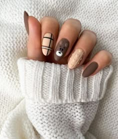 New Years Nails 2023, Army Nails, Ombre Chrome Nails, Matted Nails, Acrylic Nails Almond Shape, Sophisticated Nails, Pop Art Nails, Cat Eye Nails Polish, Bears Nails