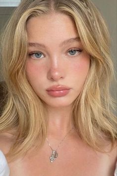 No Makeup Makeup Look Natural, Nomakeup Makeup, Best Under Eye Concealer, No Makeup Makeup Look, Sunkissed Makeup, No Makeup Makeup, Look Summer, Beauty Room Design, Do's And Don'ts