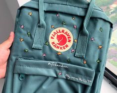 Itskanken - Etsy España Kanken Backpack Embroidery, Heartstopper Charlie, Backpack Embroidery, Heartstopper Leaves, Kanken Classic, Fjällräven Kånken, Rucksack Backpack, Hand Embroidery Design