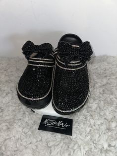 "MyStyleMyWay's  custom crocs are designed for the perfect outfit, that special occasion, and \"Just Because\" you love blinged out crocs.  In the display shown we designed a pair of black classic crocs adding high quality black rhinestones. 🎀 Each Rhinestone is individually and neatly placed to achieve the design.  🎀Rhinestones are added to the top portion of the shoe 🎀Bows are applied to the sports mode strap to this design to add cuteness and personality.  🎀This design do not have charms, charms can be added please contact us directly or visit our website www.MyStyleMyWay.co to view our charm selection.  🎀When making your purchase - You're making a purchase for the exact style shown. If you would like a different color rhinestone,  and or different charms please message us so we ca Black Bedazzled Crocs, Black Bling Crocs, Customize Crocs, Shoe Bows, Crocs Outfit