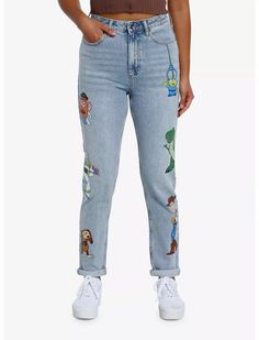 Heading out for dinner at Pizza Planet? Pull on these Toy Story mom jeans for your trip! OoOoOoh! It features your favorite toys from the movies like Woody, Buzz, Mr. Potato Head, Rex and Slinky Dog peeking on the sides of both legs, plus Slinky Dog's tail on the backside and the Pixar ball printed on the back pocket. Pixar Ball, Toy Story Character, Slinky Dog, Dog Peeking, Hot Summer Outfits, Toy Story Characters, Mr Potato, Mr Potato Head, Pizza Planet