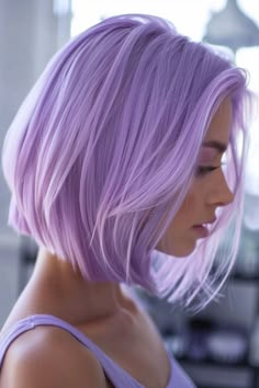 A sleek, angular bob cut in lavender for a geometric, avant-garde look, offering a bold, fashion-forward style that’s sharp and striking. Lavender Hair Ideas, Light Purple Hair, Bob Hair Color, Lilac Hair, Lavender Hair, Hair Color Purple, Pretty Hair Color, Lovely Lavender