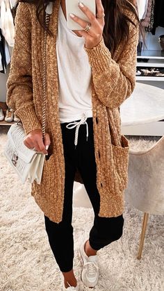 Thanksgiving Outfit Ideas That Will Make You the Star of the Dinner!🧡🍂 Step up your style game with this stunning Thanksgiving Outfit Ideas Women are obsessing over! Perfect for all your Fall Events, this look is the ultimate mix of chic and comfort. Not sure What To Wear Fall? Pair this outfit with Black Kitten Heels to elevate your look effortlessly. Whether you\'re attending an elegant Event Outfit gathering or keeping it relaxed with Lazy Day Outfits, this ensemble has you covered. Find m... Outfit Looks, Lazy Day Outfit