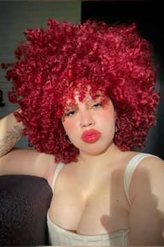 #redhair #curlyhair #cachos #makeup Curly Hair Black Women, Hair Baddie, Curly Hair Black, Photography Reference, Exotic Hairstyles, Hair Black Women, Gorgeous Hairstyles