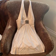 New With Tags Cream Halter Dress With Bronze Metal Embellishments. Lined With Zipper Closure In Back , Wiggle Dress Vintage 1950s, 2010 Dresses, Halter Dress Outfit, Black And Green Dress, Mcbling Fashion, Trashy Outfits, 2000s Clothing, Metal Embellishments, Mommy Outfits