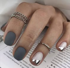 Modern French Tip Nails, French Tip Nails Chrome, Modern French Tip, Tip Nail Ideas, White French Nails, White And Silver Nails, Nails Chrome, Class Games