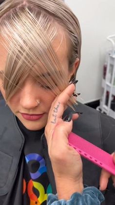 Curtain Bangs Shorthair, Blending Bangs Into Hair, Face Framing Highlights How To, Face Frame Foil, Blonde Face Frame Bangs, Face Framing Bangs Tutorial, How To Cut Face Framing Bangs, Blended Curtain Bangs, Cut Curtain Bangs