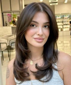 Brown Highlights Mid Length, Mid Long Layered Haircuts, Mid Layer Haircut, Long Layered Hair Mid Length, Medium Brown Mid Length Hair, Below Collarbone Haircut, Mid Length Hair Inspo Haircut, Butterfly Cut Mid Length, Mid Length Hair Butterfly Haircut