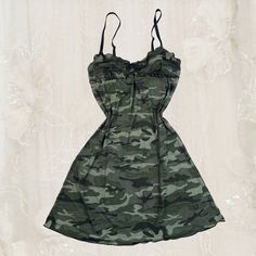 Y2K La Senza Camo Print Dress Soft, stretchy for a flattering fit with lettuce hemming along the bust and hem! Brand:La Senza Size: M pit to pit: 12" waist: 28", stretches to 32" length: 22" ♡ALL ORDERS INCLUDE TRACKED SHIPPING♡ Khaki Dress, Green And Khaki, Camo Print, Dress Clothes For Women, Y2k Vintage, Casual Skirts, Camouflage, Blouse And Skirt, Dress With Sneakers