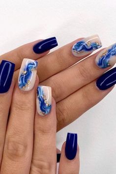 Who doesn't love a good nail art design? These stunning marble nail ideas are TOO good. Gorgeous trendy marble nails you've go to try Ongles Baby Blue, Wave Nails, Unghie Nail Art, Marble Nail Designs, Baby Blue Nails, Korean Nail Art, Graduation Nails, Glittery Nails, Green Nail Designs