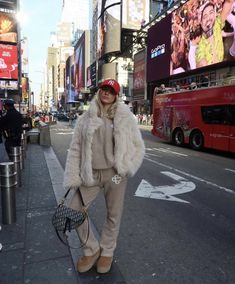 Kaci Conder, Ny Cap Outfit, Red Hat Outfit, Kaci Jay, Winter Outfit 2023, Red Bag Outfit, Nyc Fashion Winter, Ny Cap, Fall Nyc