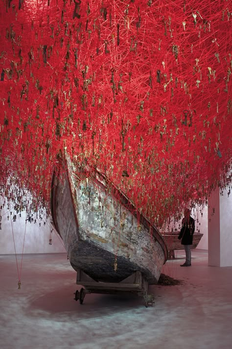 Chiharu Shiota, Venice Art, Colossal Art, Art Exhibit, Artistic Installation, Venice Biennale, Sculpture Installation, Japanese Artists, Land Art