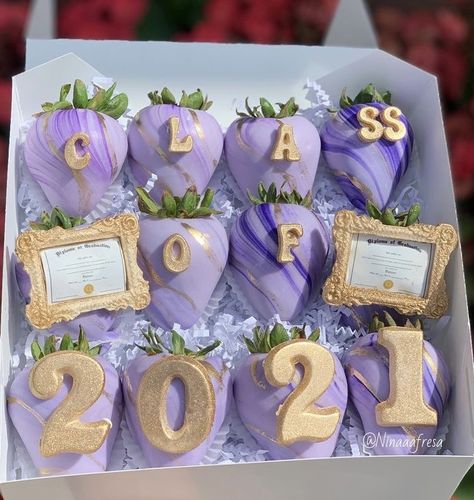 Graduation Dipped Strawberries, Chocolate Covered Strawberries Graduation, Grad Chocolate Strawberries, Graduation Strawberries Chocolate, Graduation Strawberry Ideas, Graduation Chocolate Covered Strawberry, Graduation Strawberries, Choc Strawberries, Strawberry Business