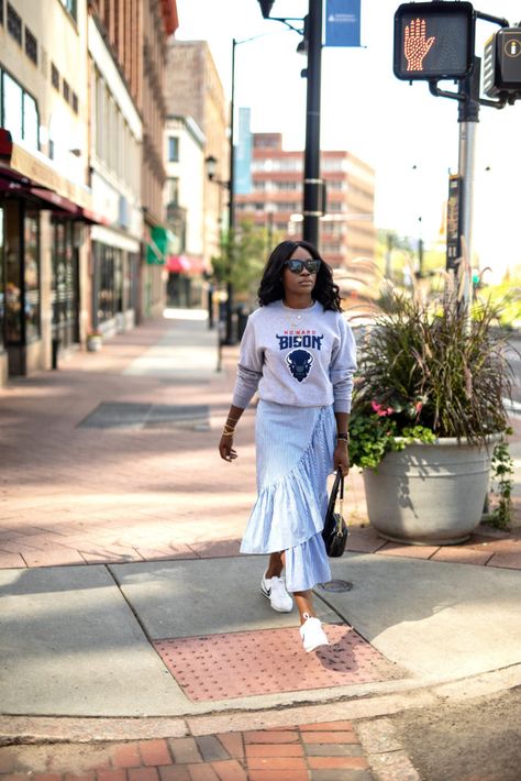 Howard University sweatshirt with ruffle maxi skirt and sneakers | Yours Truly Yinka College Sweatshirt Outfit, Howard Homecoming, College Attire, Blogger Poses, Lifestyle Influencer, University Outfit, Tailgate Outfit, Homecoming Outfits, Howard University