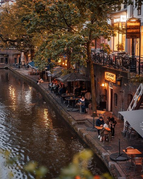 Ryan Casey’s Instagram photo: “Autumn vibes in Utrecht. #utrecht #netherlands #autumnvibes #anotherdamphotographer” Utrecht Netherlands, Voyage Europe, City Vibe, Autumn Vibes, Jolie Photo, City Aesthetic, Utrecht, Travel Inspo, Pretty Places