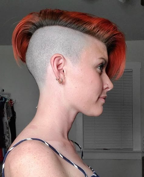 Side Shave Haircut, Side Shaved Hair, Half Shaved Head Hairstyle, Shaved Sides Pixie, Side Hairstyle, Weird Haircuts, Side Cut Hairstyles, Side Shaved, Side Shave