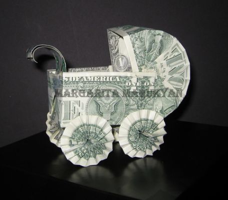 Just 4 U💵 Origami Using Money, Money Wreath, Dollar Bill Gift, Money Gifting, Easy Money Origami, Lei Diy, Gift Ideas For New Moms, Money Lei Diy, Money Gift Ideas